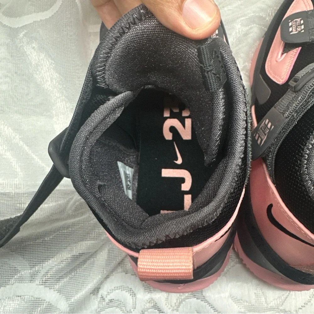 Nike Kids Lebron James Soldier Xlll Basketball Shoes Black AR7585 005 Size 5.5 Y